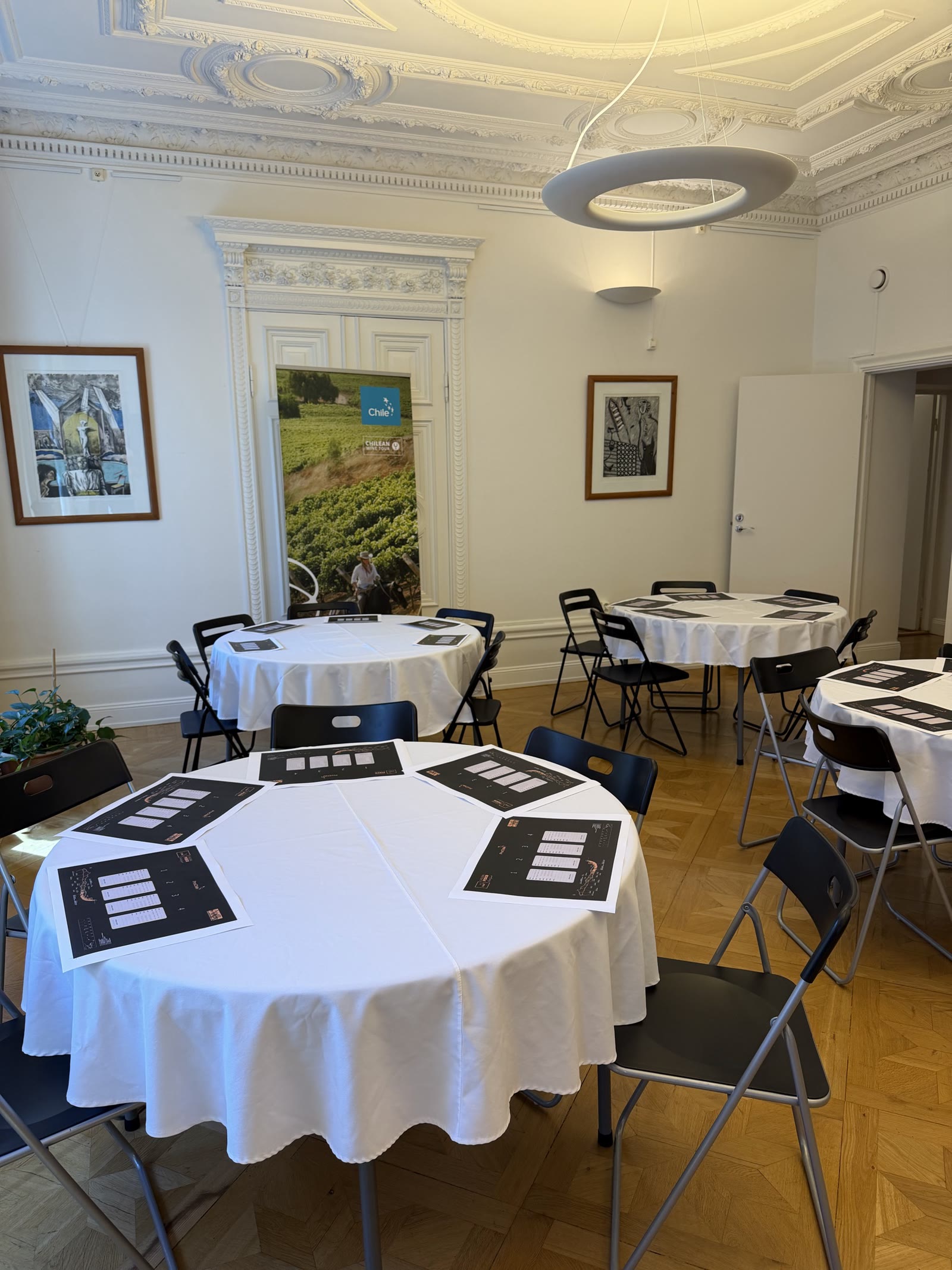 The salon set for the tasting